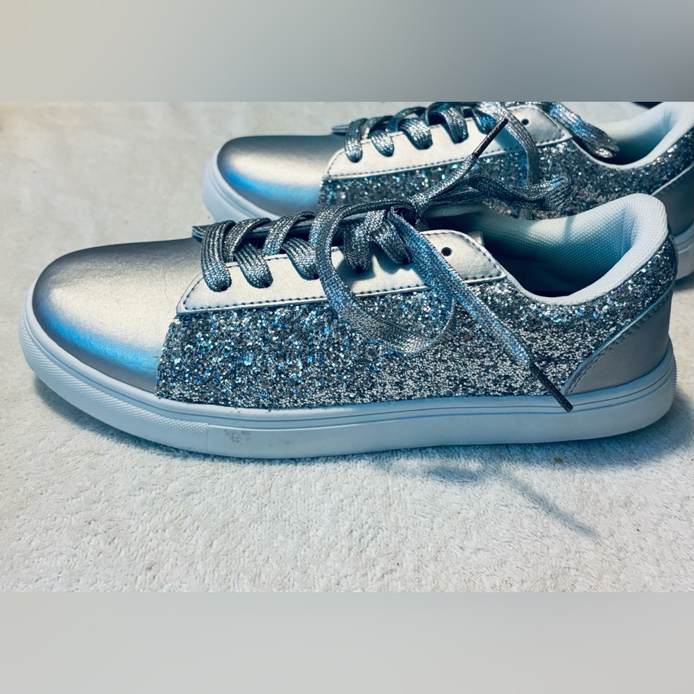Brand New Women’s Sneakers By ANYTHING BUT MONDAY - Size 39 EURO/8.5 USA - box38